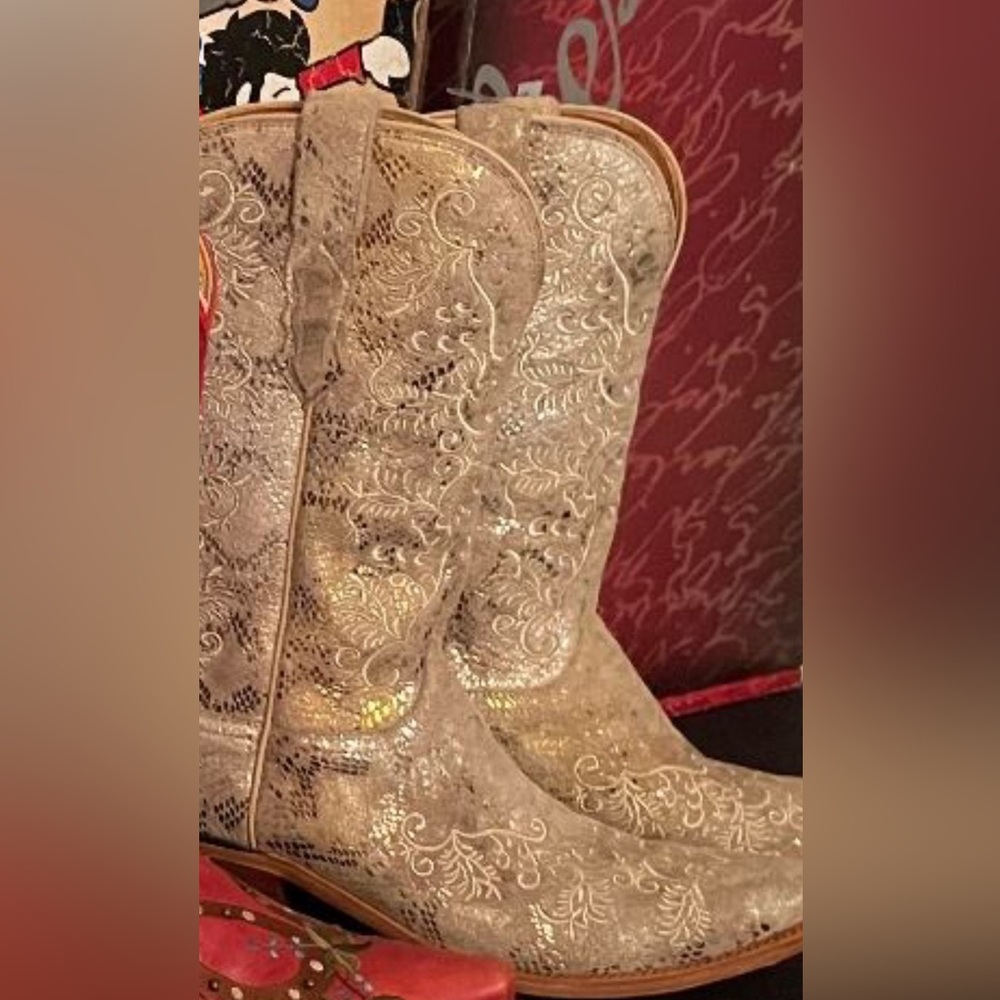 Lucchese metallic gold python size 9 women’s boots